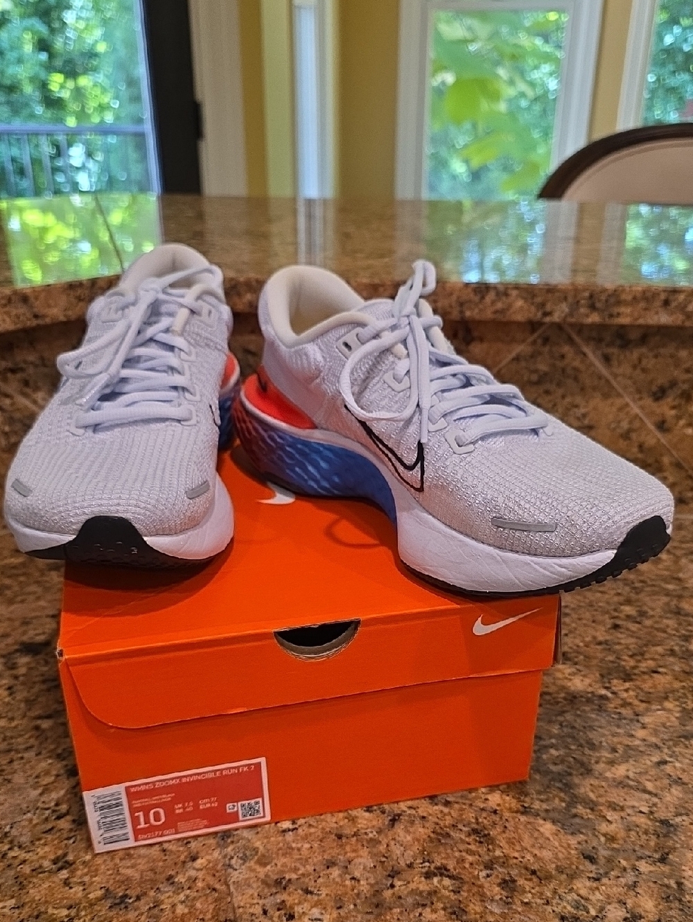 W Nike ZOOMX Invincible Run FK 2 Sneakers - SZ 10